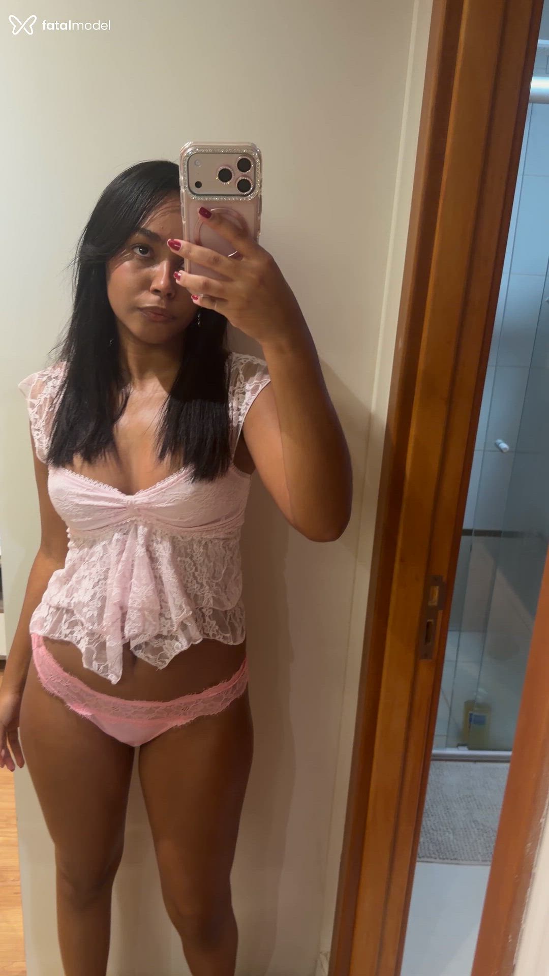 Acompanhante mulher morena (o) de olhos pretos - Ayla