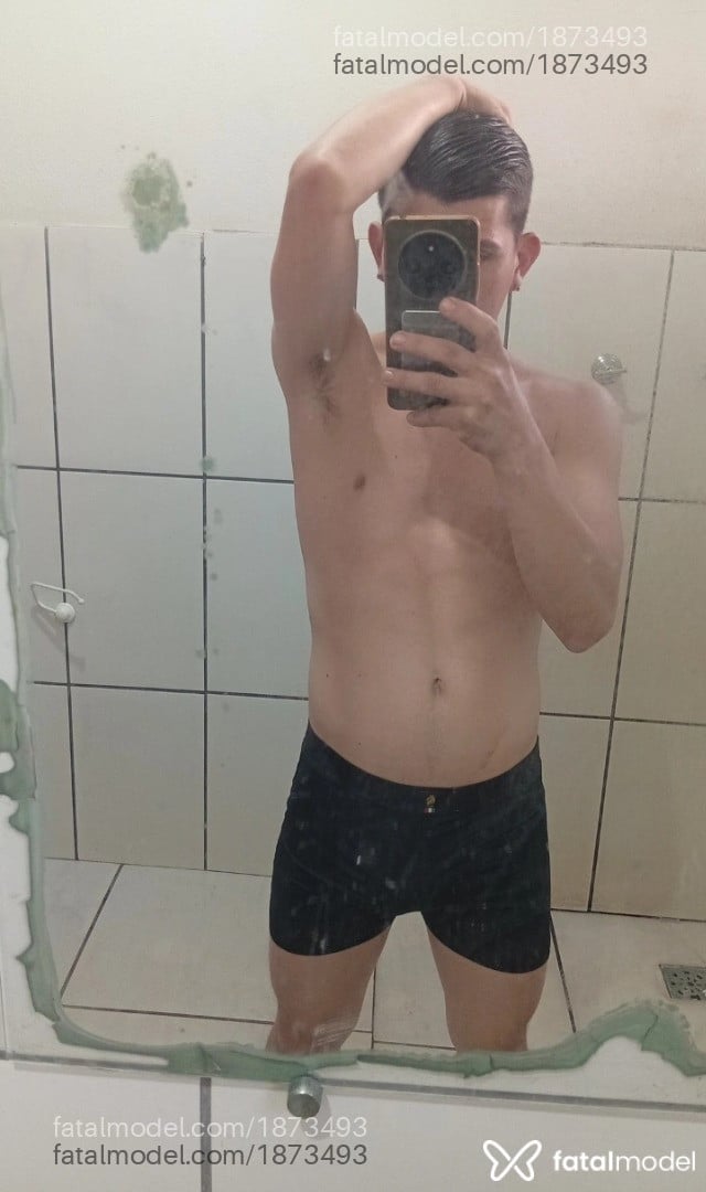 Acompanhante homem com cabelo castanho de olhos castanhos em Paranavaí Acompanhante homem com cabelo castanho de olhos castanhos em Paranavaí - Leonardo