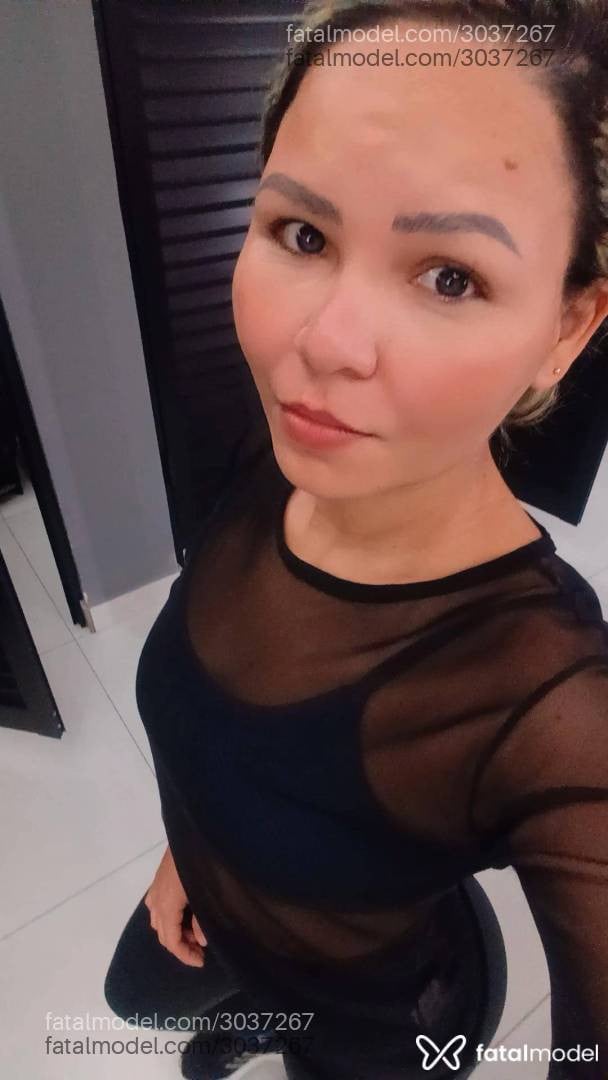 Acompanhante mulher loira (o) de olhos castanhos - Elly Barbosa
