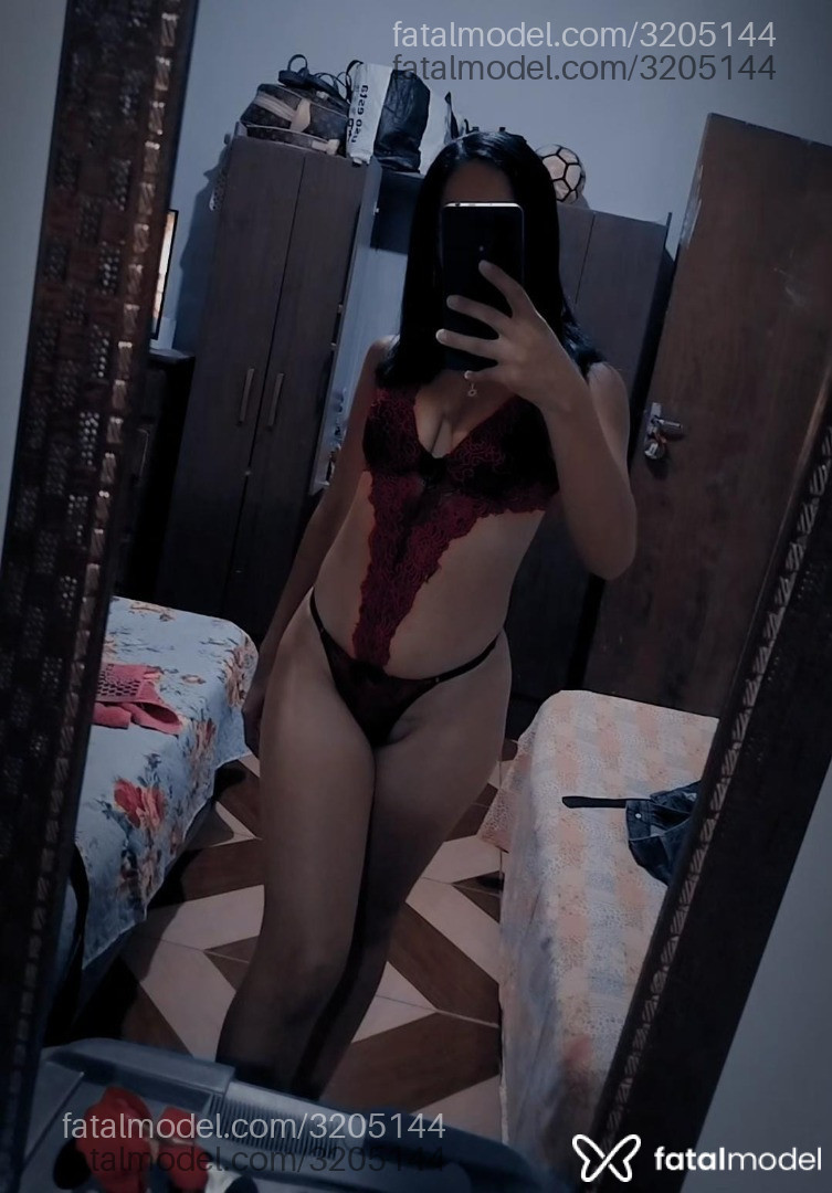 Acompanhante mulher morena (o) de olhos mel - Bruna