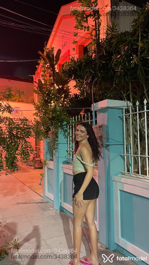 Acompanhante mulher trans morena (o) de olhos castanhos - Maite