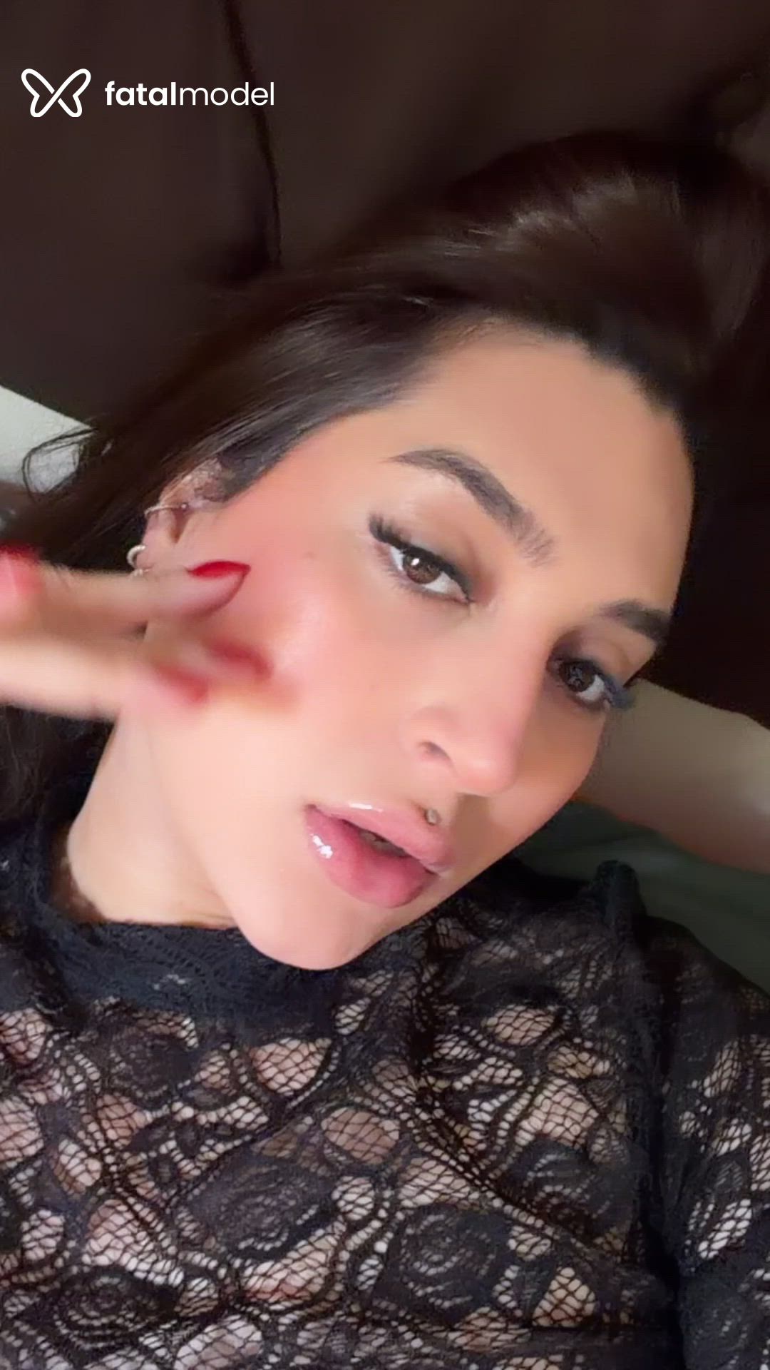 Acompanhante mulher trans com cabelo castanho de olhos castanhos em Araraquara - Ghiovana