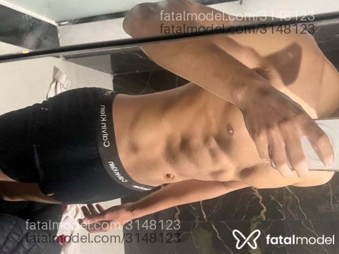 Acompanhante homem com cabelo castanho de olhos castanhos em Virtual - Moreniinho