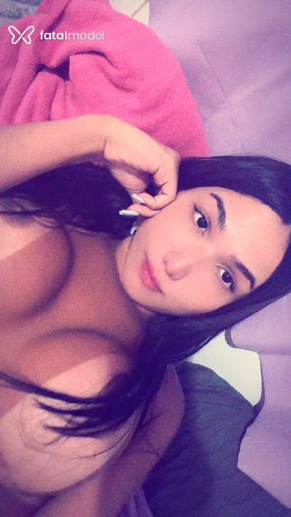 Acompanhante mulher trans morena (o) de olhos pretos - Luninha