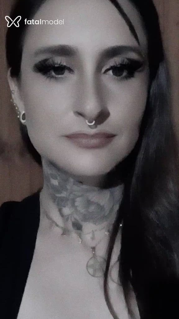 Acompanhante mulher com cabelo castanho de olhos castanhos - Denise