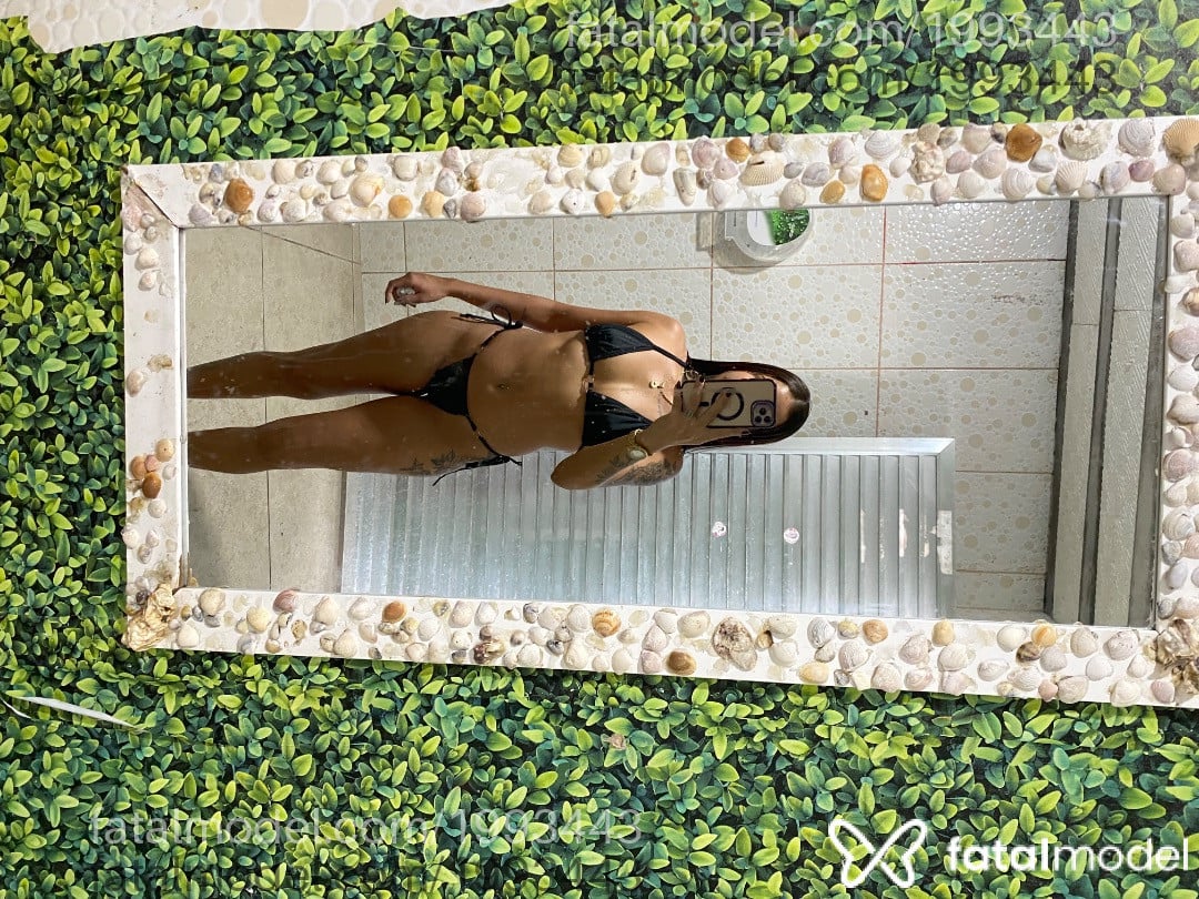 Acompanhante mulher morena (o) de olhos verdes - Nifetas Acompanhante mulher morena (o) de olhos verdes - Nifetas