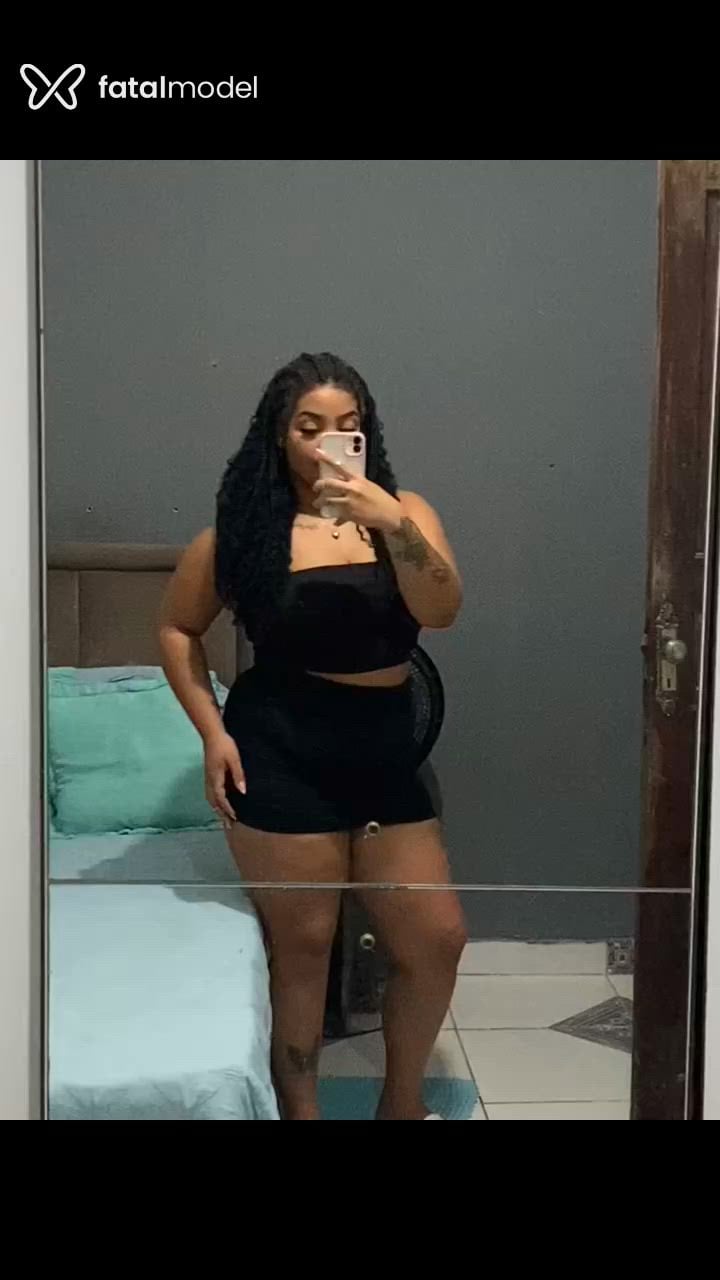 Acompanhante mulher com cabelo castanho de olhos pretos em Marataízes Acompanhante mulher com cabelo castanho de olhos pretos em Marataízes - Milena