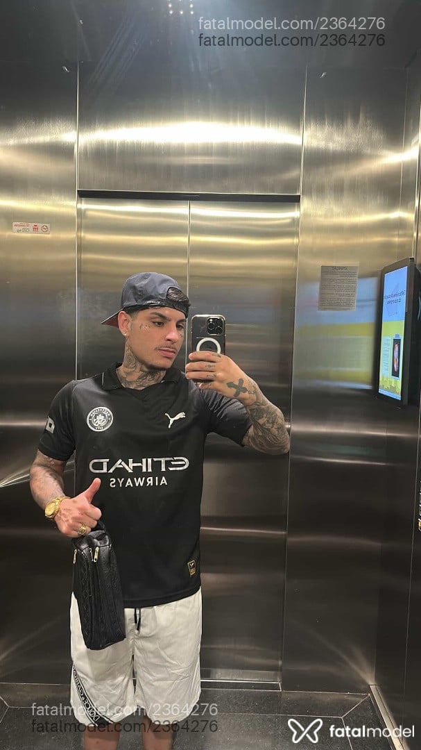 Acompanhante homem morena (o) de olhos castanhos em Porto Alegre - Kevin Zm
