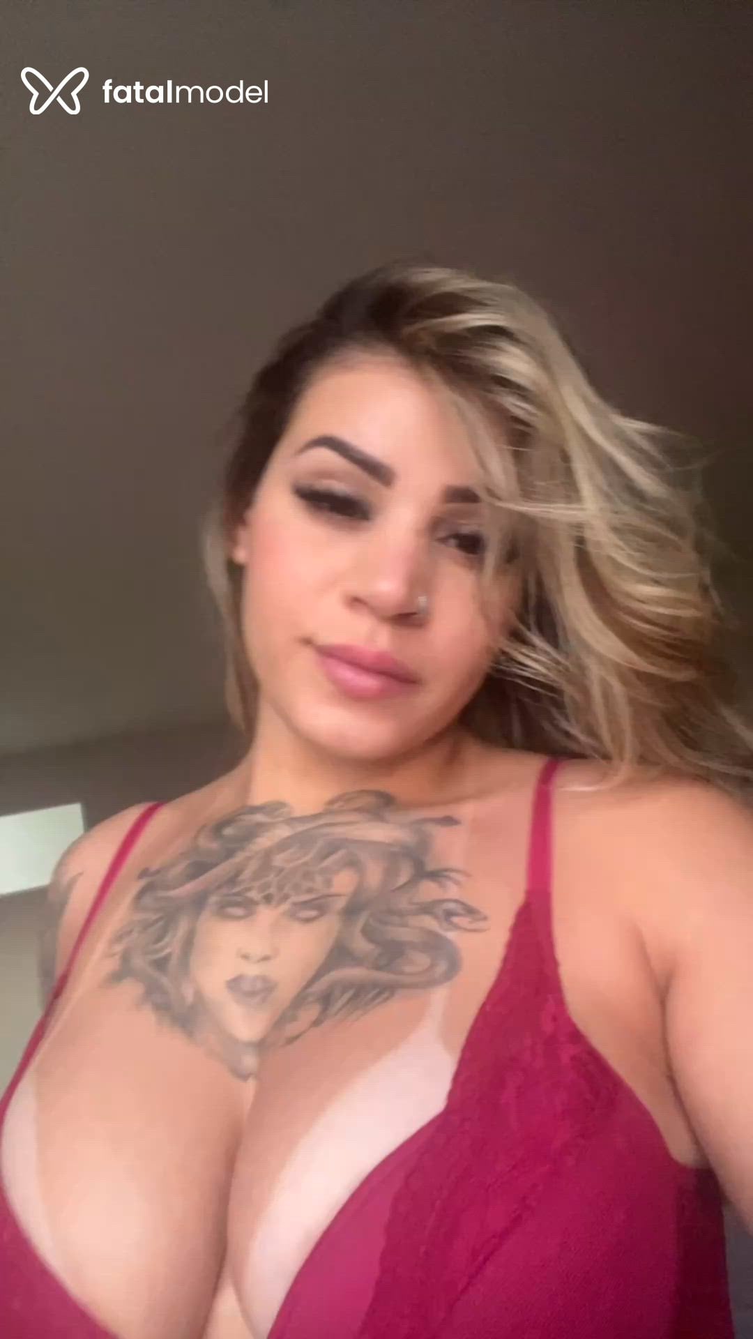 Acompanhante mulher loira (o) de olhos castanhos em Varginha Acompanhante mulher loira (o) de olhos castanhos em Varginha - Karine