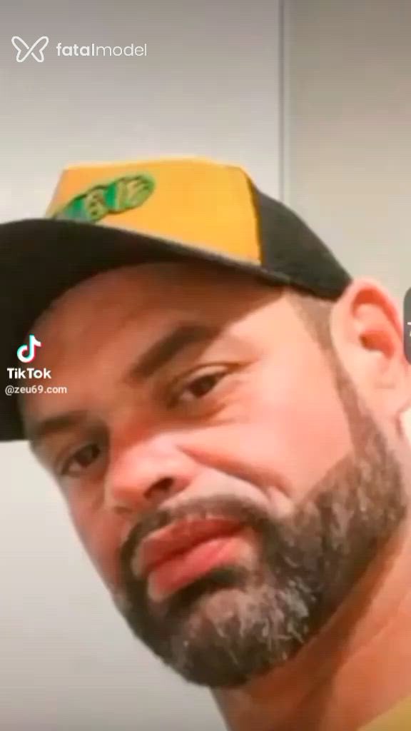 Acompanhante homem com cabelo castanho de olhos mel em Virtual Acompanhante homem com cabelo castanho de olhos mel em Virtual - Wesley Dias