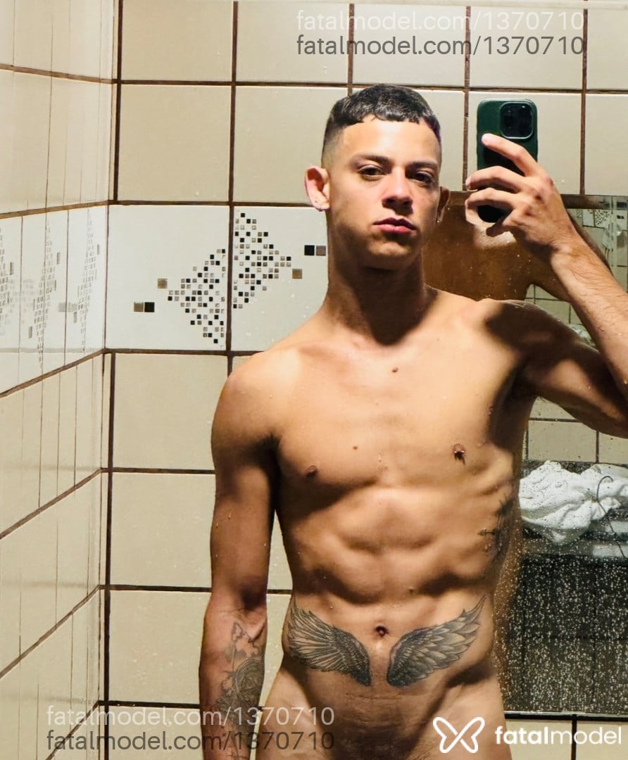 Acompanhante homem com cabelo castanho de olhos castanhos em Campo Grande Acompanhante homem com cabelo castanho de olhos castanhos em Campo Grande - Rafael