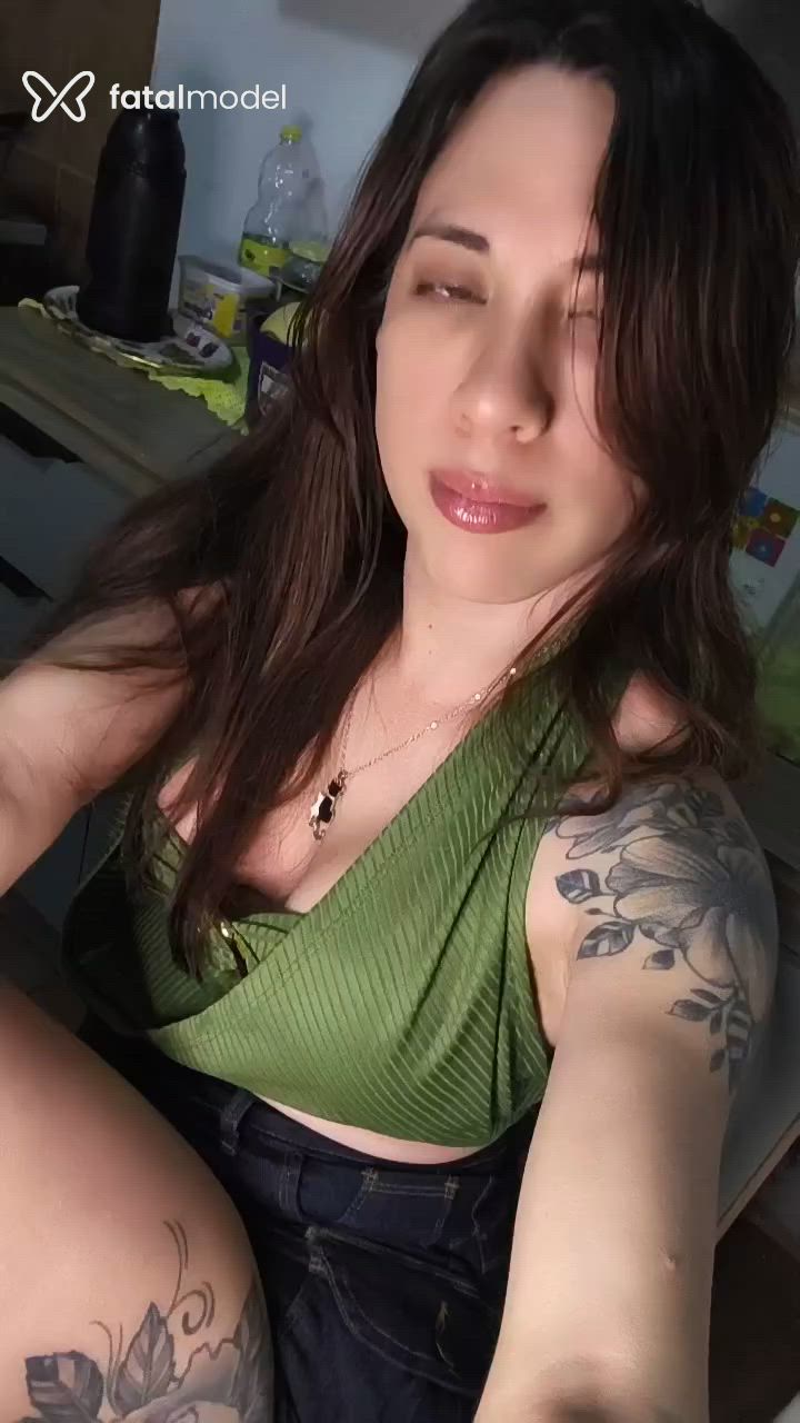 Acompanhante mulher trans com cabelo castanho de olhos verdes - Fernanda Vidal Acompanhante mulher trans com cabelo castanho de olhos verdes - Fernanda Vidal