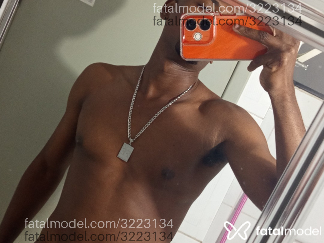 Acompanhante homem morena (o) de olhos castanhos - Pretin