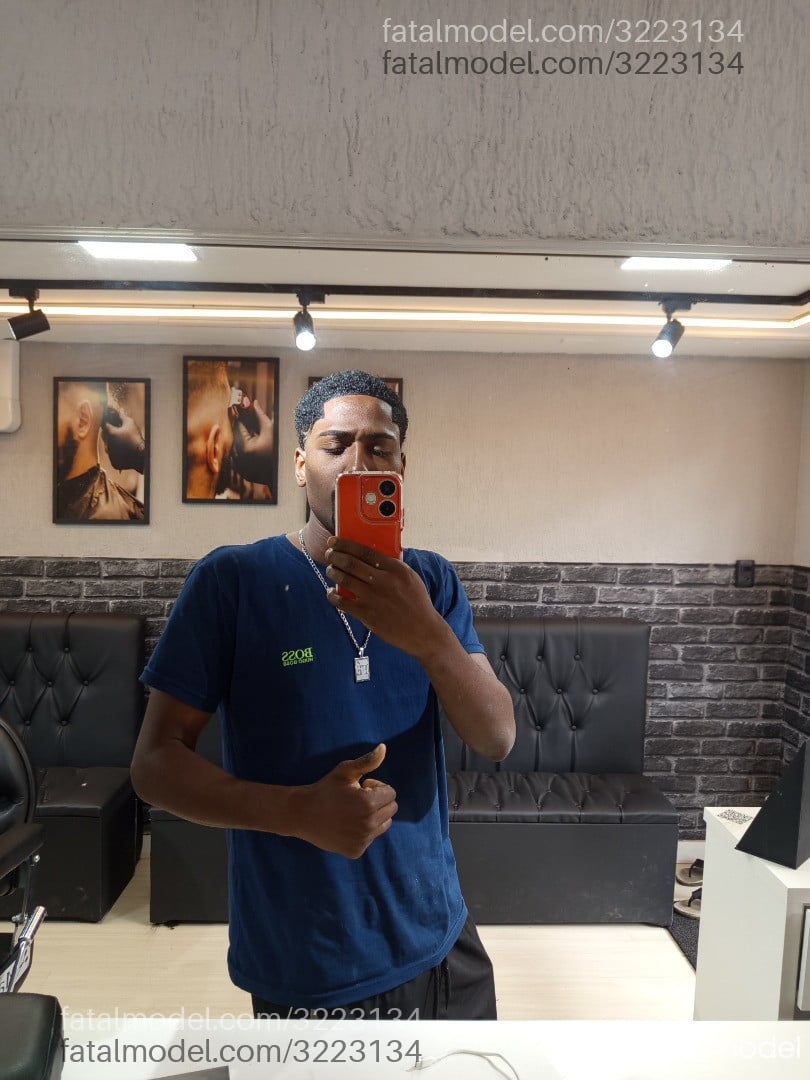 Acompanhante homem morena (o) de olhos castanhos - Pretin