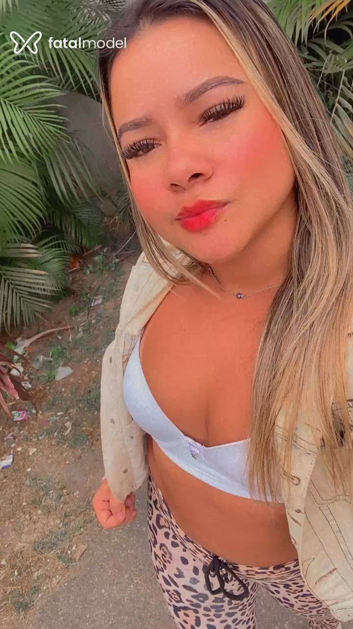 Acompanhante mulher loira (o) de olhos castanhos - Bella Acompanhante mulher loira (o) de olhos castanhos - Bella