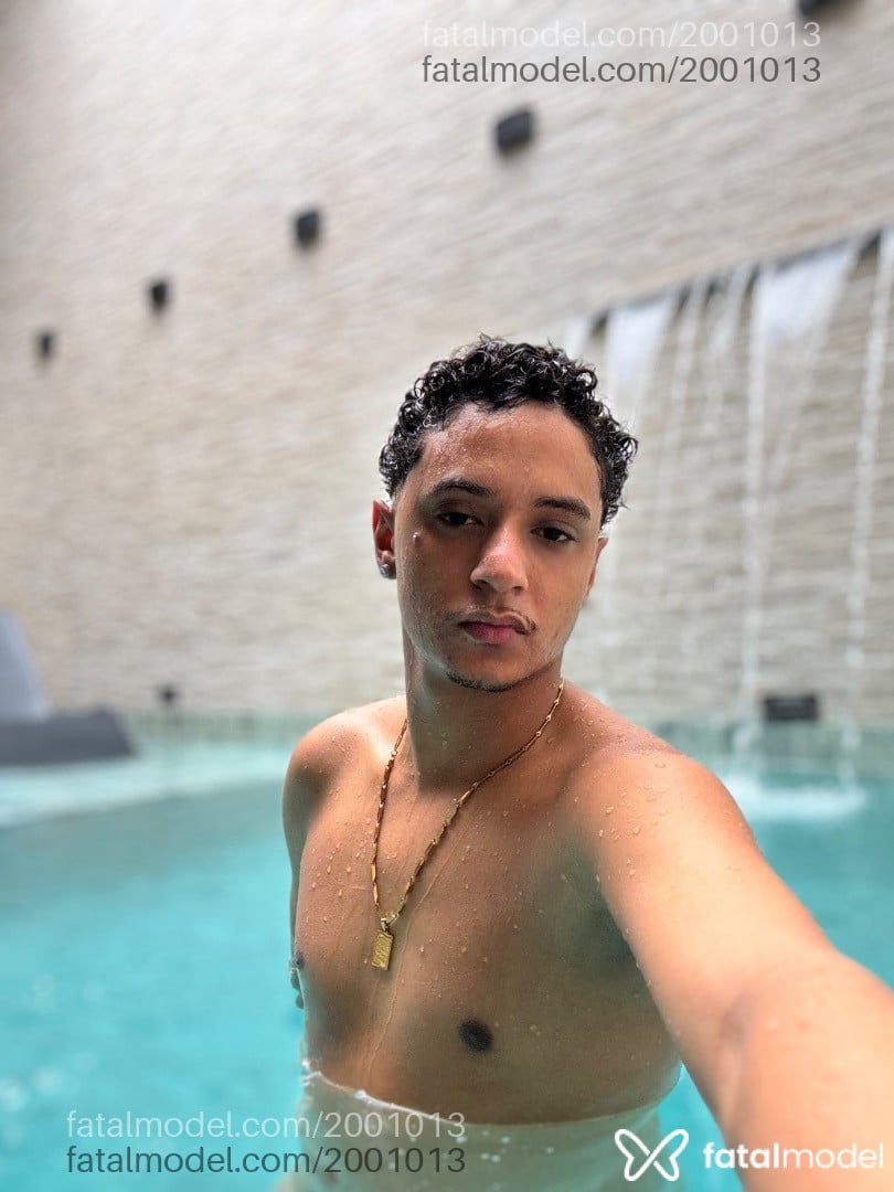 Acompanhante homem morena (o) de olhos pretos - Peu