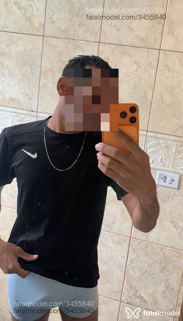 Acompanhante homem com cabelo castanho de olhos castanhos - Layon Berquin