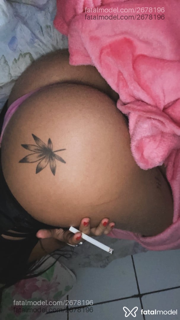 Acompanhante mulher trans morena (o) de olhos castanhos em Araxá - Petra