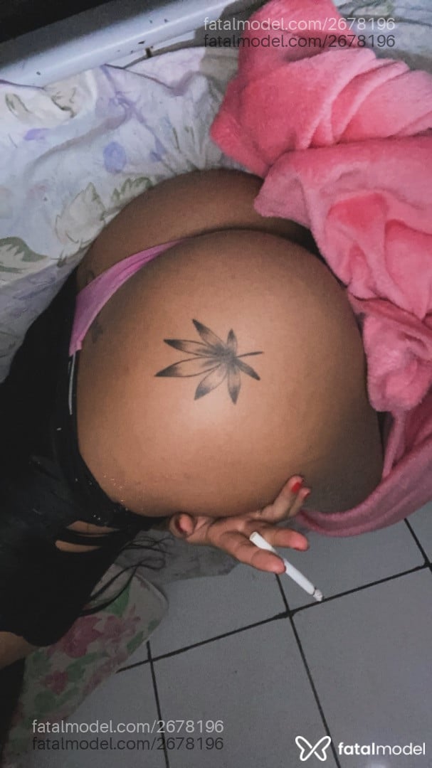 Acompanhante mulher trans morena (o) de olhos castanhos em Araxá - Petra
