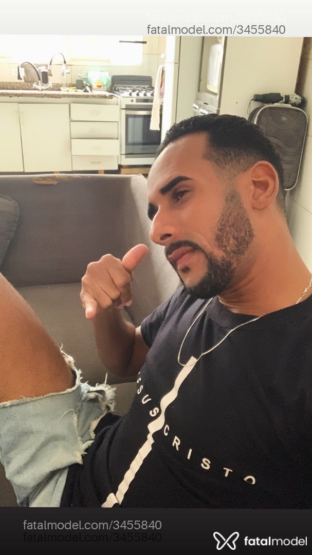 Acompanhante homem com cabelo castanho de olhos castanhos em São Paulo - Layon Berquin