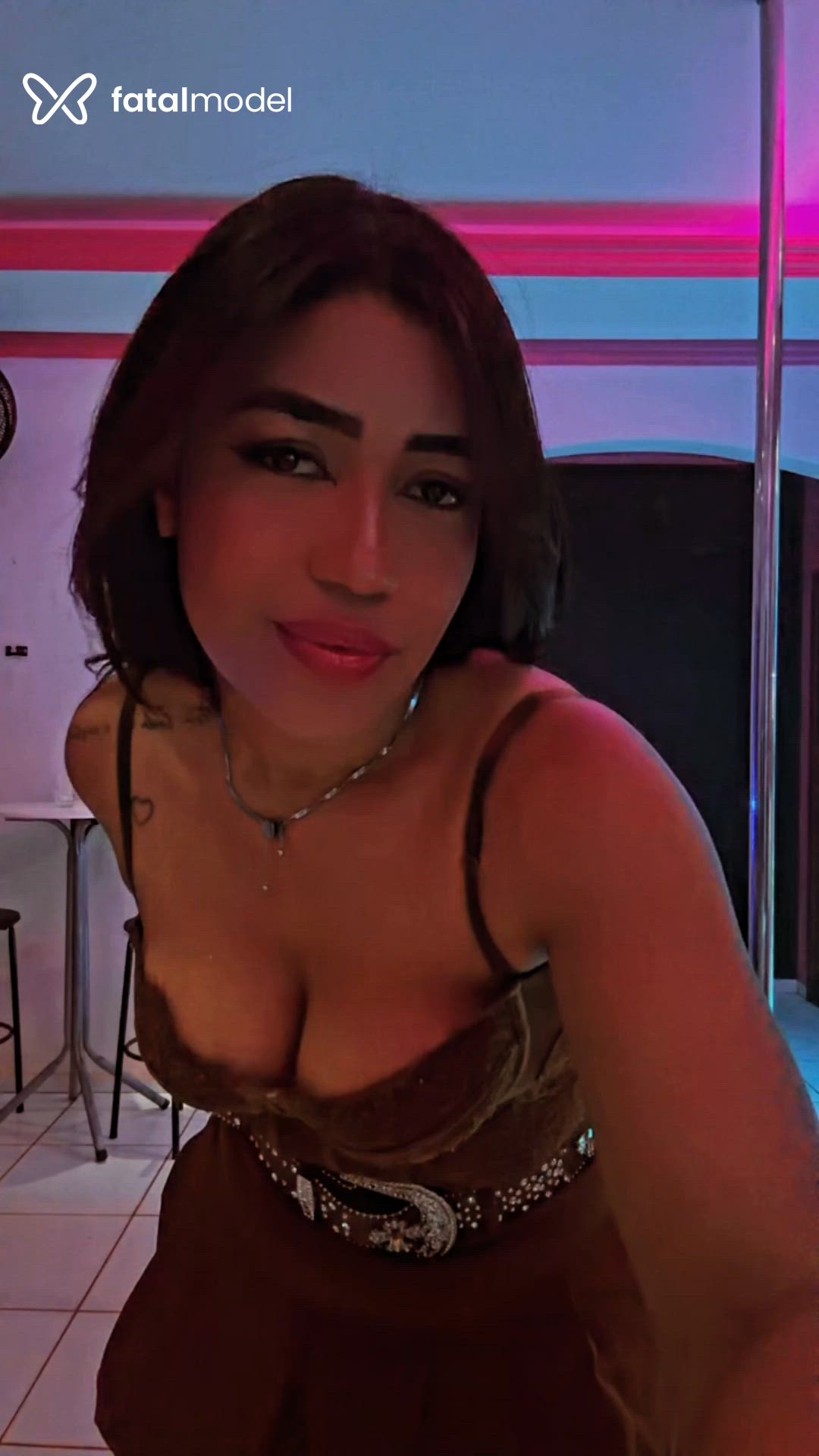 Acompanhante mulher morena (o) de olhos pretos - Janaína Silva Acompanhante mulher morena (o) de olhos pretos - Janaína Silva