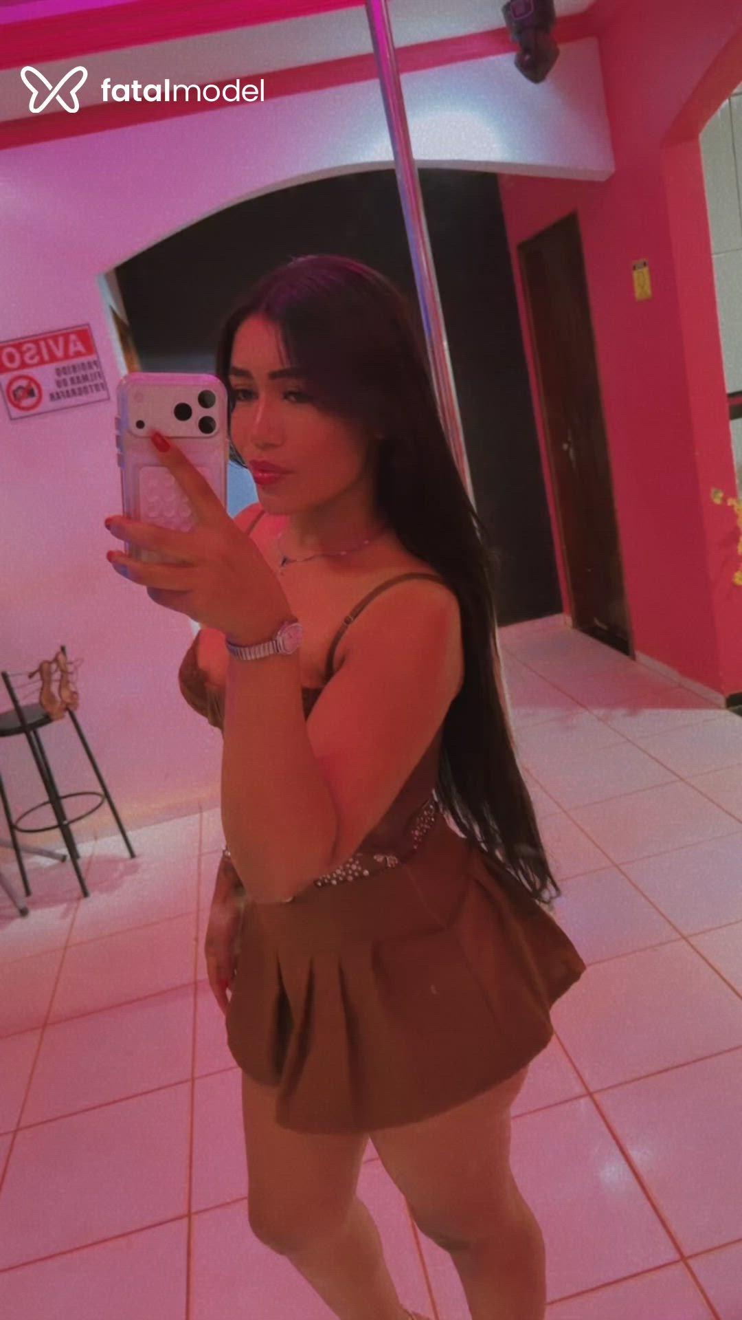 Acompanhante mulher morena (o) de olhos pretos - Janaína Silva Acompanhante mulher morena (o) de olhos pretos - Janaína Silva