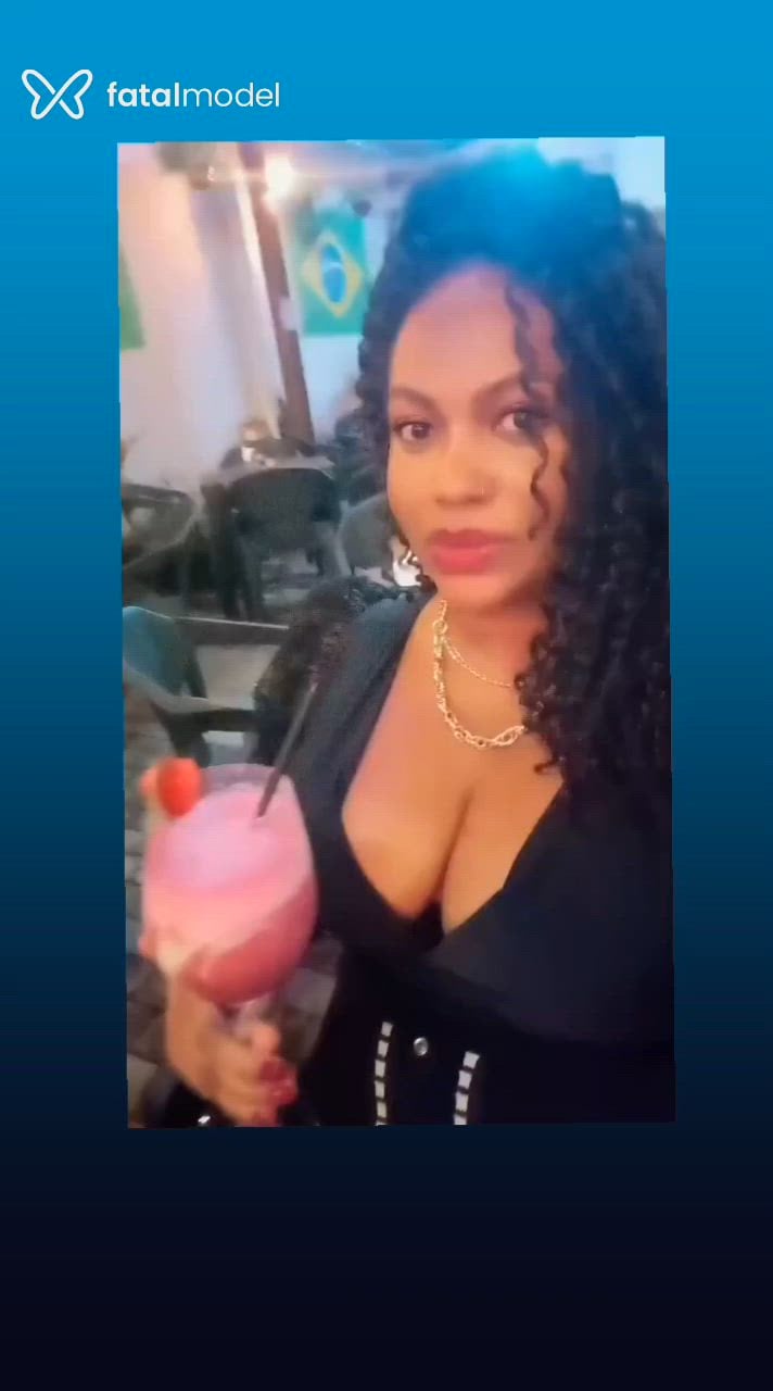 Acompanhante mulher morena (o) de olhos castanhos em Nova Serrana Acompanhante mulher morena (o) de olhos castanhos em Nova Serrana - Rubí