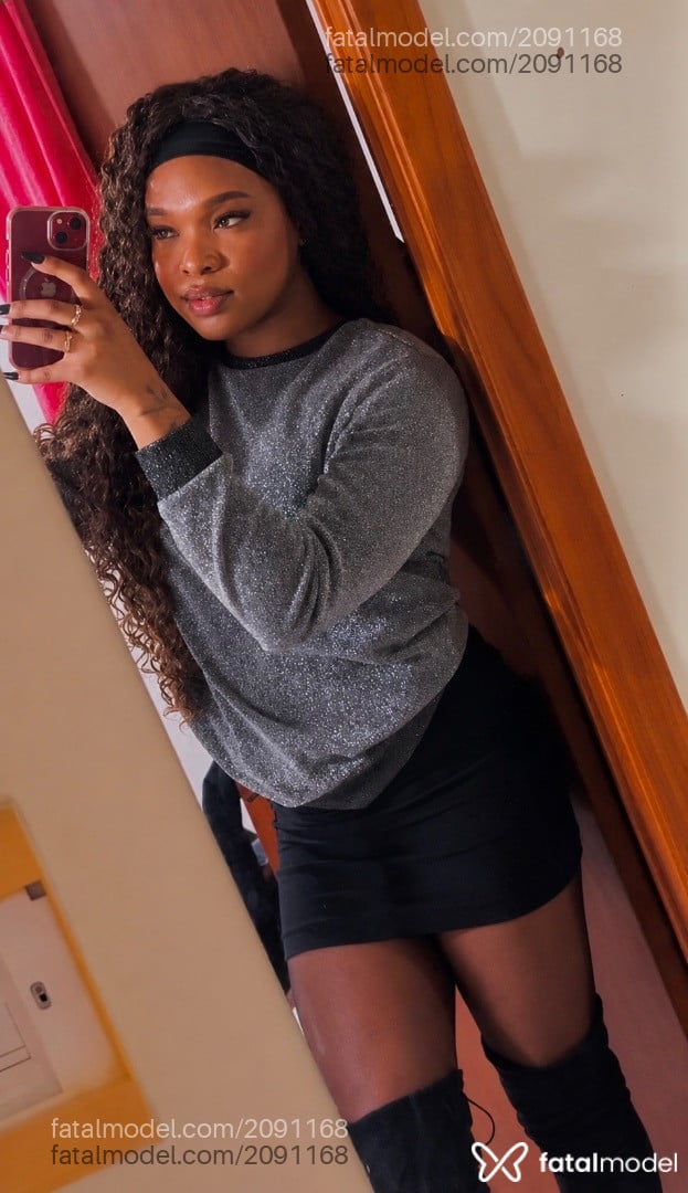 Acompanhante mulher trans com cabelo castanho de olhos pretos em Santa Maria - Gabis