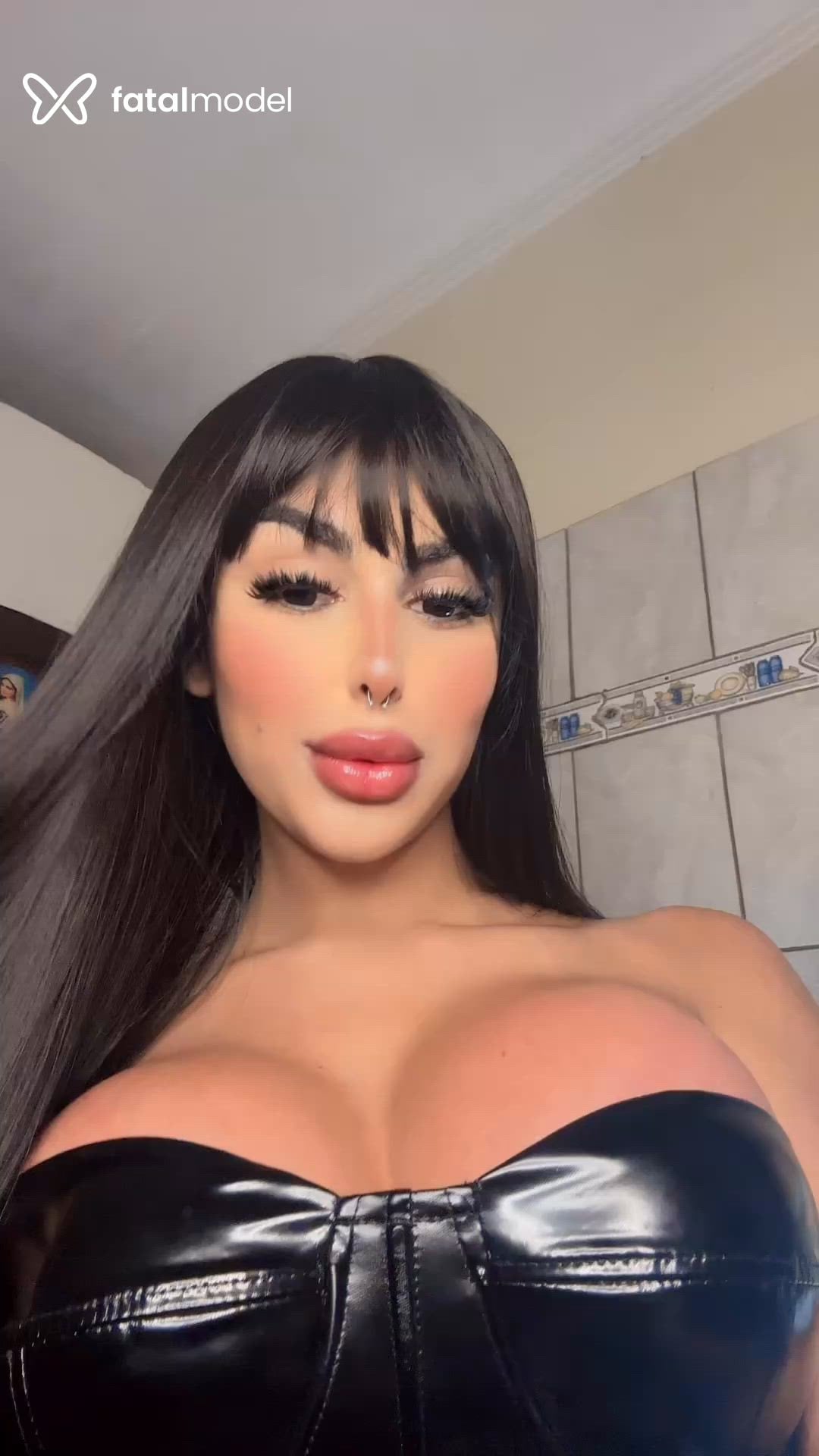 Acompanhante mulher trans com cabelo castanho de olhos castanhos - Gabrielly