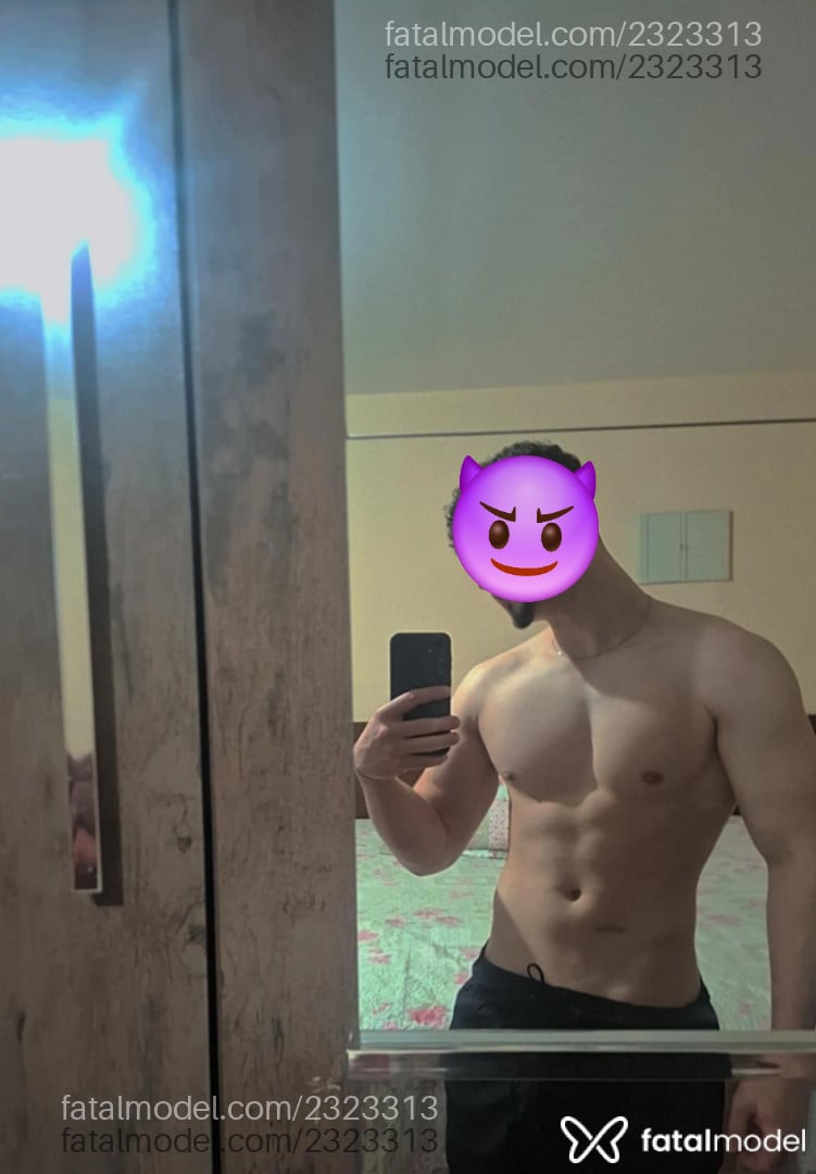 Acompanhante homem com cabelo castanho de olhos castanhos em Virtual - Matheus Dos Anjos