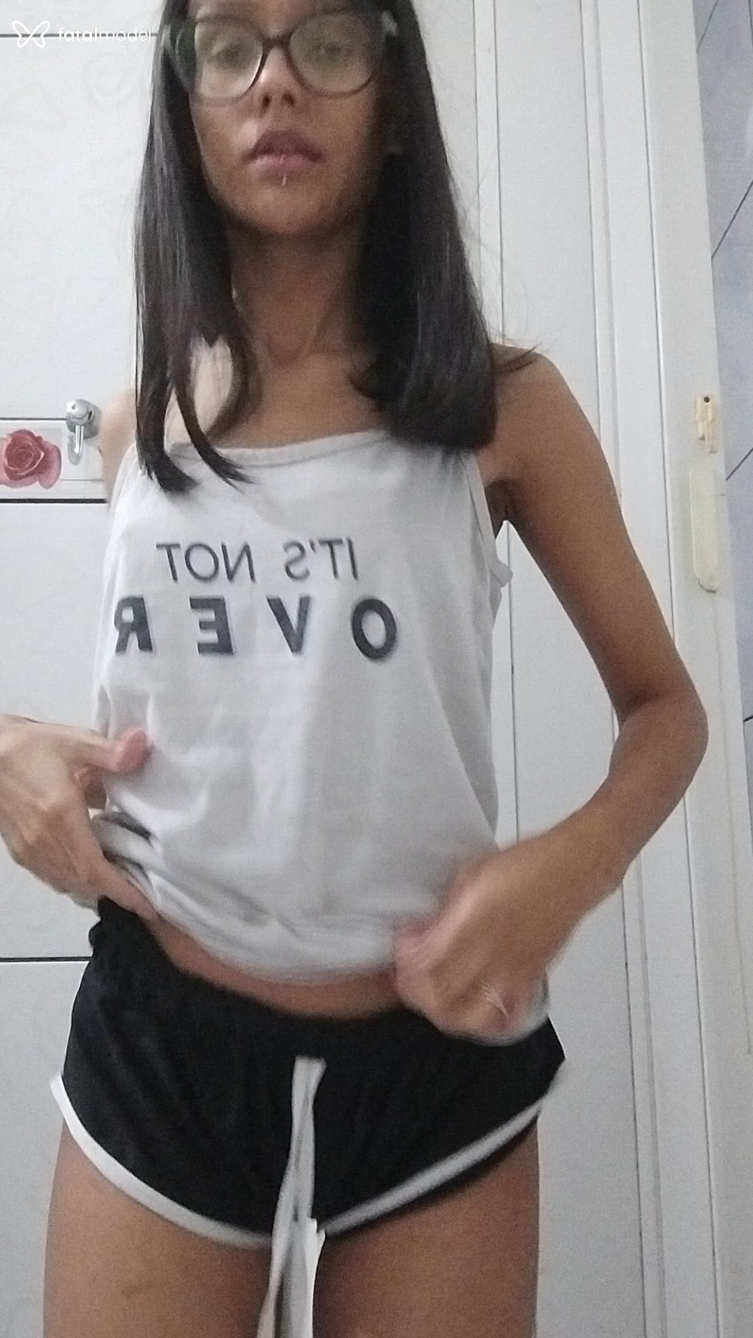Acompanhante mulher com cabelo castanho de olhos castanhos em Virtual Acompanhante mulher com cabelo castanho de olhos castanhos em Virtual - Elle Souza