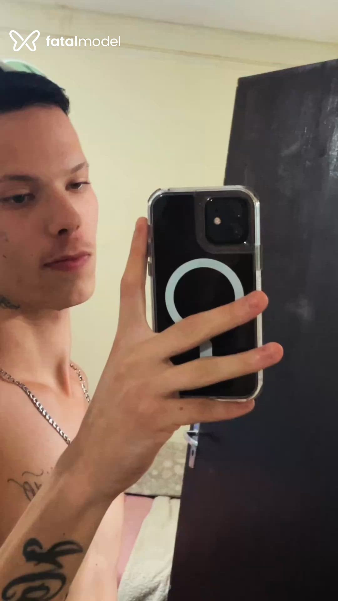Acompanhante homem com cabelo castanho de olhos mel em Piracicaba Acompanhante homem com cabelo castanho de olhos mel em Piracicaba - Vitor Andrade
