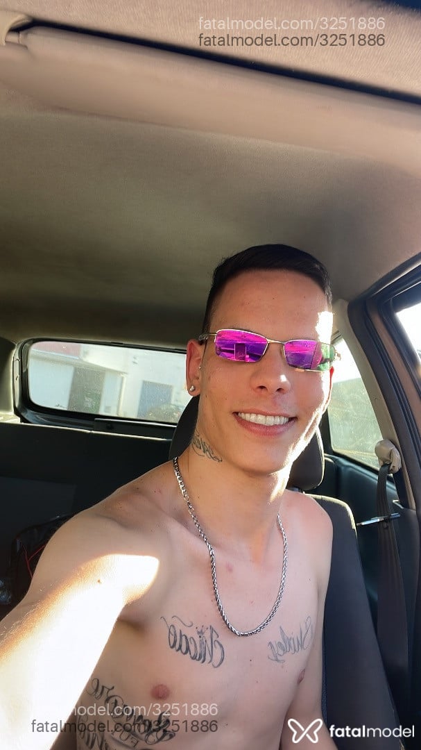 Acompanhante homem com cabelo castanho de olhos mel em Piracicaba - Vitor Andrade