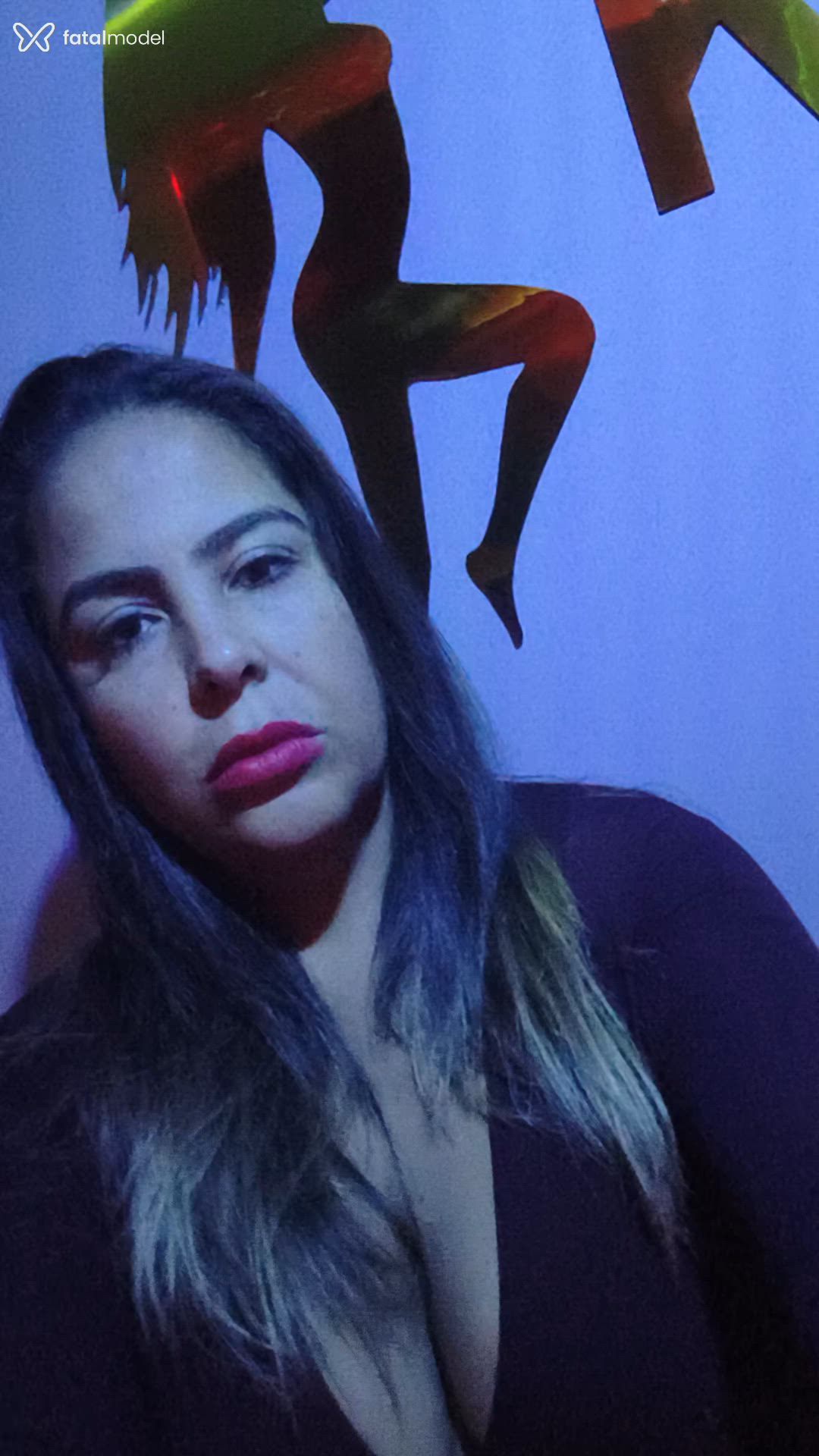 Acompanhante mulher com cabelo colorido de olhos mel em Campo Grande Acompanhante mulher com cabelo colorido de olhos mel em Campo Grande - Joana Darc