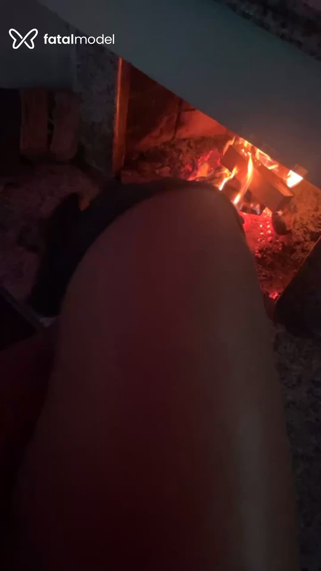Acompanhante mulher morena (o) de olhos castanhos - Thaís