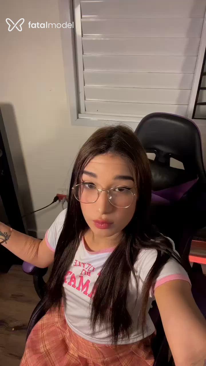 Acompanhante mulher trans com cabelo castanho de olhos castanhos - Jhenny