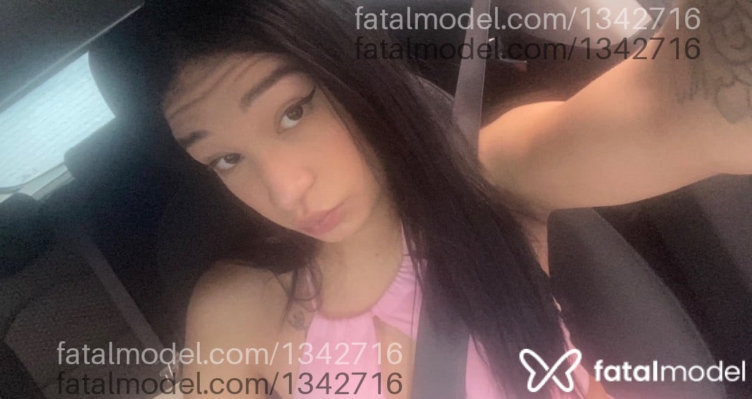 Acompanhante mulher trans com cabelo castanho de olhos castanhos - Jhenny Acompanhante mulher trans com cabelo castanho de olhos castanhos - Jhenny