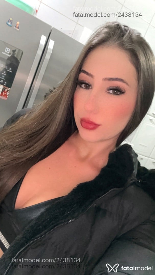 Acompanhante mulher com cabelo castanho de olhos mel em Rio de Janeiro Acompanhante mulher com cabelo castanho de olhos mel em Rio de Janeiro - Maju
