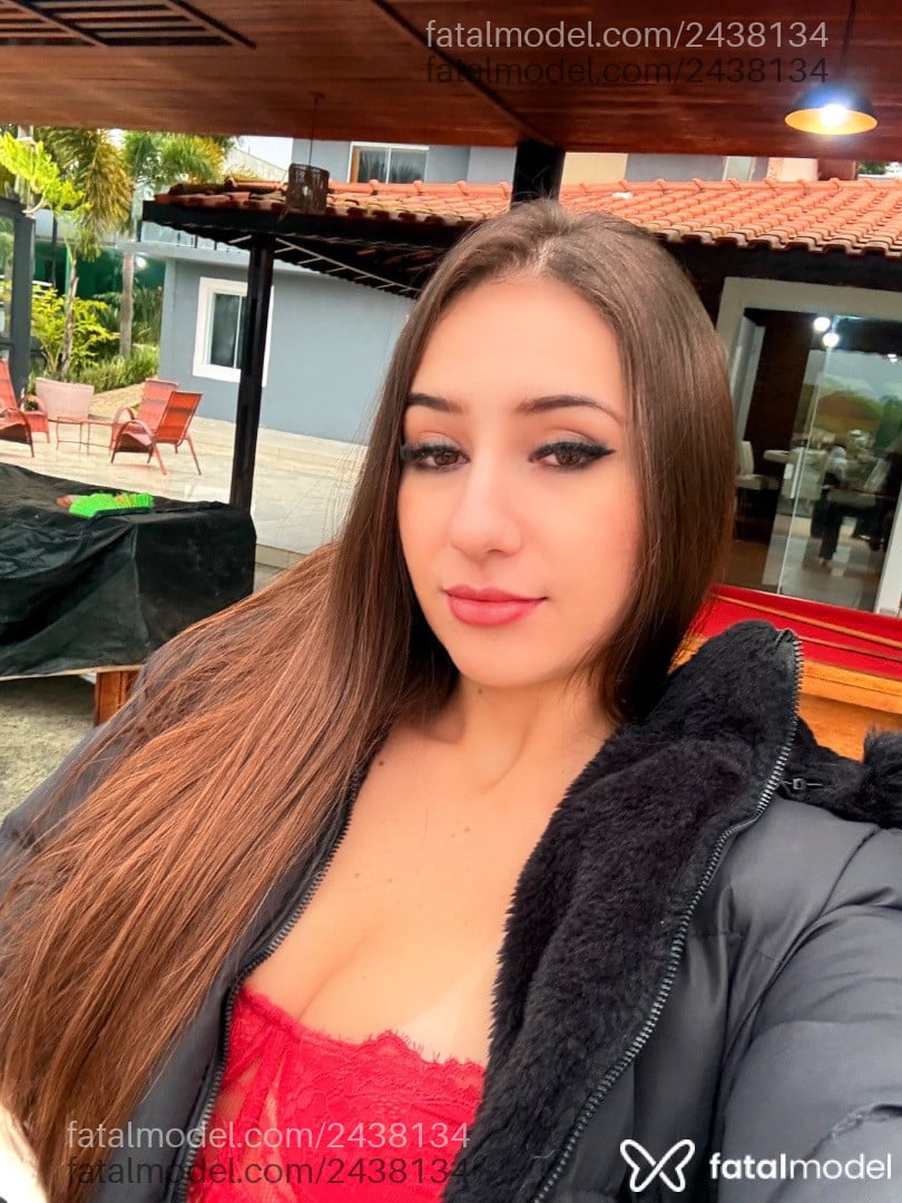 Acompanhante mulher com cabelo castanho de olhos mel em Rio de Janeiro Acompanhante mulher com cabelo castanho de olhos mel em Rio de Janeiro - Maju