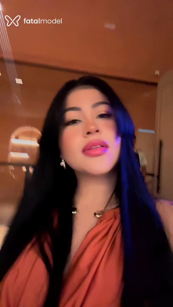 Acompanhante mulher morena (o) de olhos pretos - Bella Acompanhante mulher morena (o) de olhos pretos - Bella