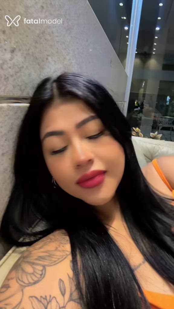 Acompanhante mulher morena (o) de olhos pretos - Bella Acompanhante mulher morena (o) de olhos pretos - Bella