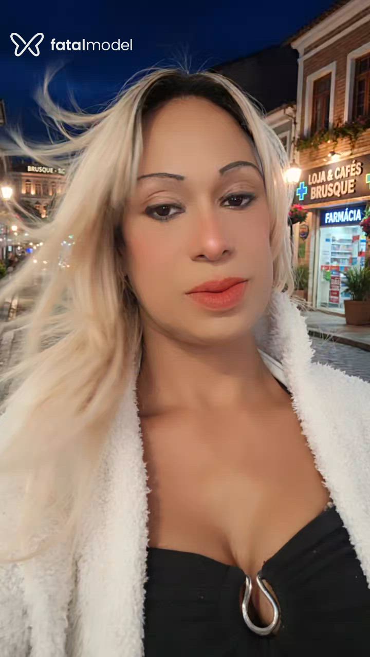 Acompanhante travesti loira (o) de olhos castanhos em Brusque Acompanhante travesti loira (o) de olhos castanhos em Brusque - Pyetra Voltz