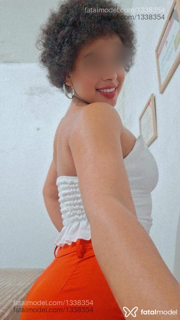 Acompanhante mulher com cabelo castanho de olhos pretos - Thalita Dias