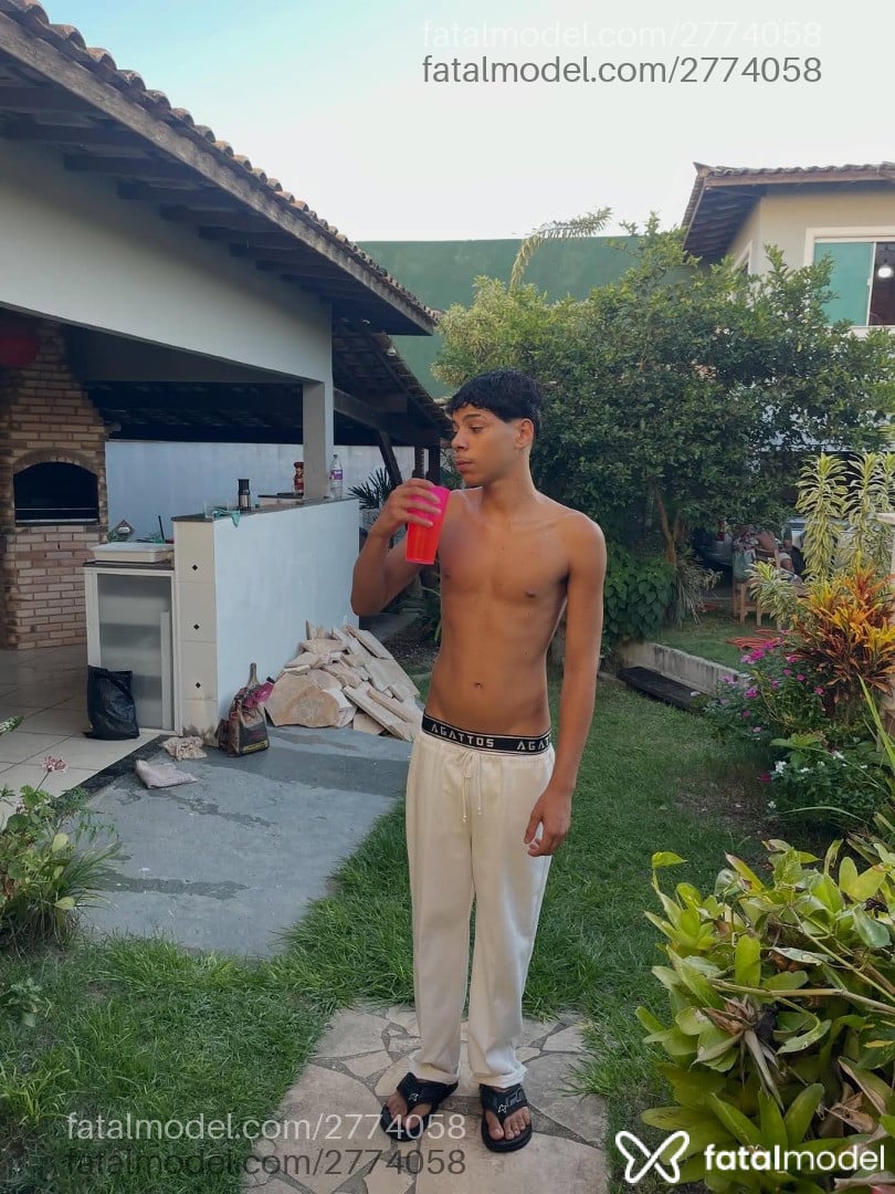 Acompanhante homem morena (o) de olhos castanhos - Migezinho Acompanhante homem morena (o) de olhos castanhos - Migezinho
