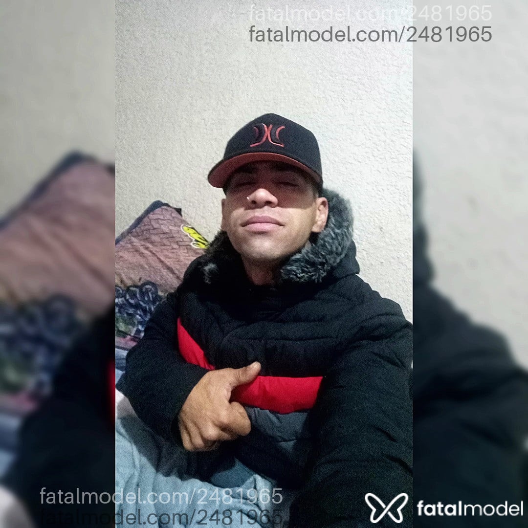 Acompanhante homem com cabelo castanho de olhos castanhos em Tramandaí Acompanhante homem com cabelo castanho de olhos castanhos em Tramandaí - Dioni