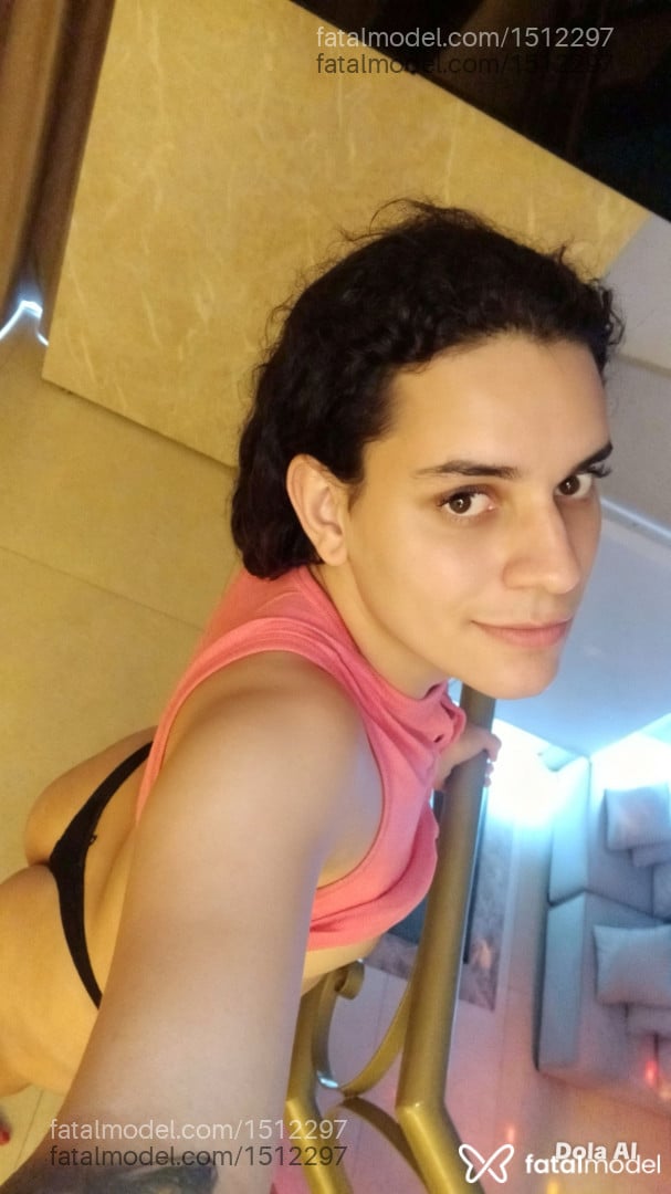 Acompanhante mulher trans com cabelo colorido de olhos castanhos em Araxá Acompanhante mulher trans com cabelo colorido de olhos castanhos em Araxá - Bianca Guimarães