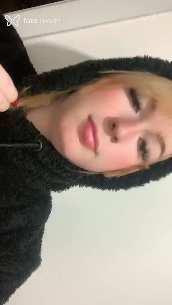 Acompanhante mulher trans loira (o) de olhos verdes - Bruna Bolzani