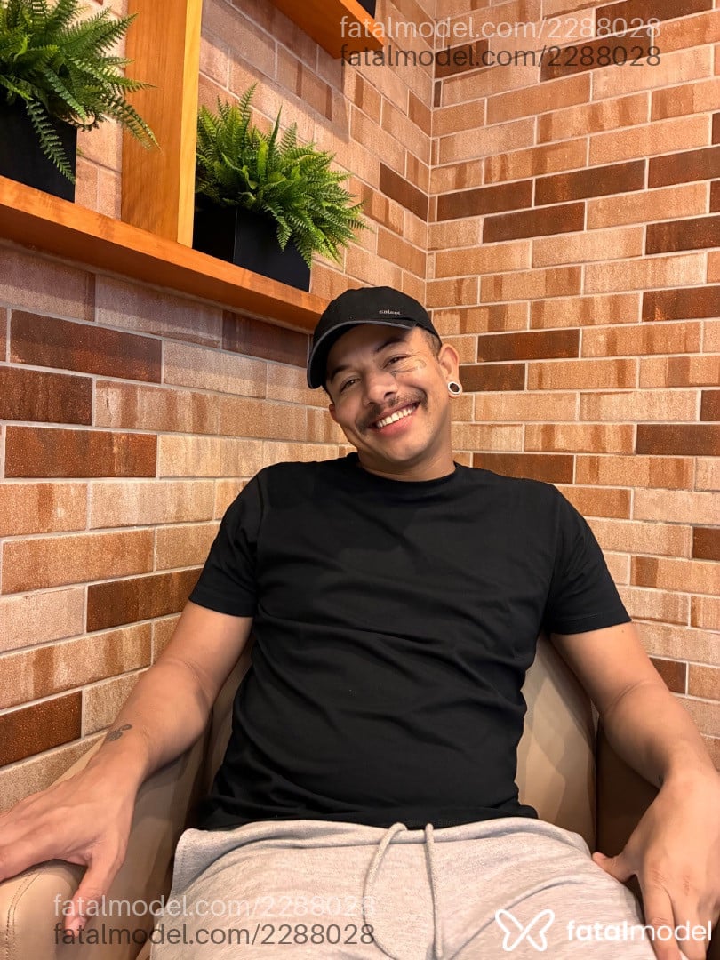 Acompanhante homem morena (o) de olhos verdes em Virtual - Kael Navarro