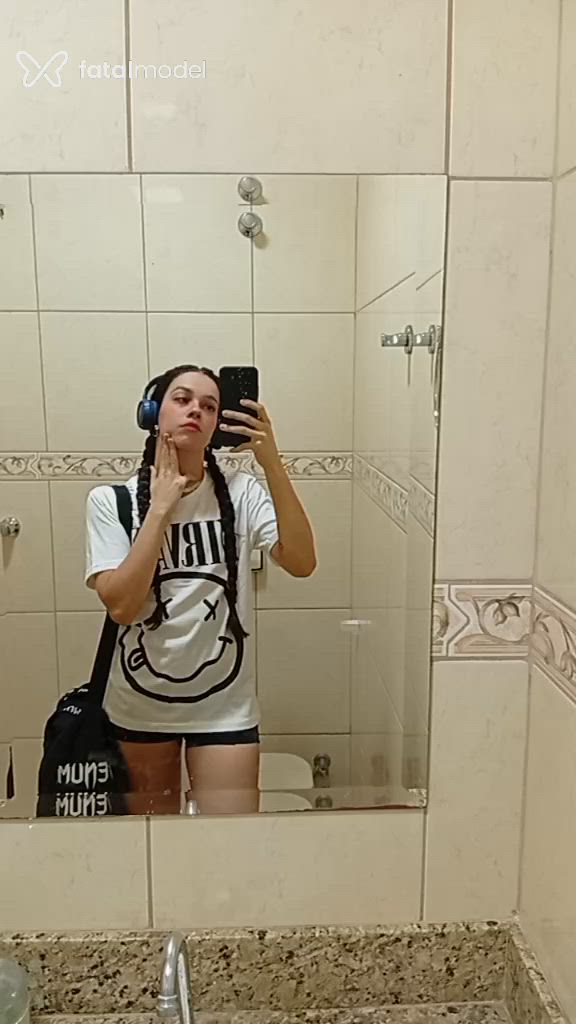 Acompanhante mulher com cabelo castanho de olhos castanhos - Angel Acompanhante mulher com cabelo castanho de olhos castanhos - Angel