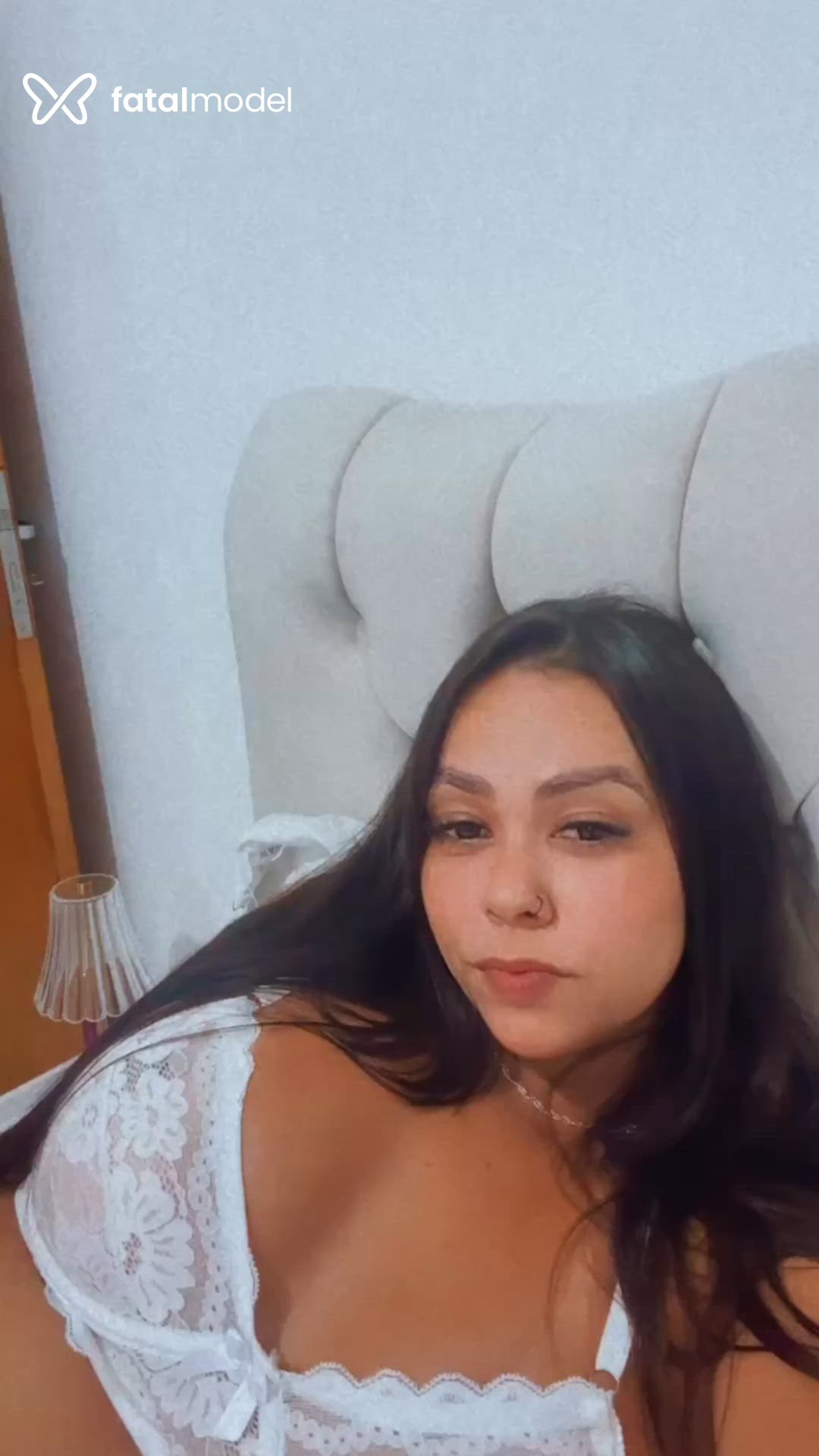 Acompanhante mulher com cabelo castanho de olhos castanhos em Guaratinguetá Acompanhante mulher com cabelo castanho de olhos castanhos em Guaratinguetá - Malúzinha
